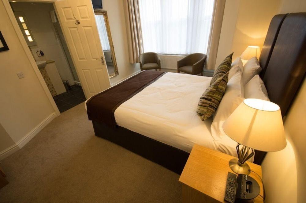 Heath Cottage Hotel Дьюсбері Екстер'єр фото